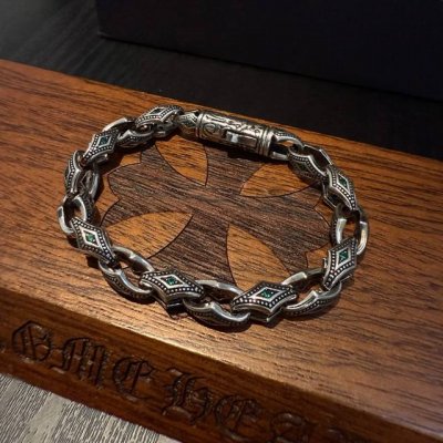 新款 专柜品质 Chrome Hearts克罗心复古做旧多元素绿钻手链 凹凸造型不同的花纹设计风格呈现出与众不同 十字架童军花是克罗心的标志 所以更经久不衰 正