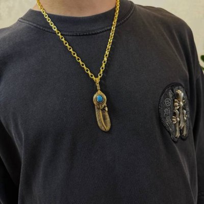 新款 专柜品质 Chrome Hearts克罗心黄金色字母项链 松石羽毛吊坠 凹凸造型不同的花纹设计风格 呈现出与众不同 十字架 童军花是克罗心的志 所以更经久