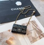 香奈儿Chanel 金球Mini斜挎包包 零钱包搭配金球链条挂绳可拆卸可放耳机 纸巾 口红 钥匙 等小物件 尺寸11*7.5*2Cm