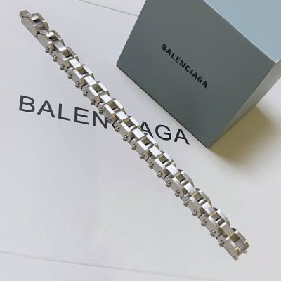 原单货新品 巴黎世家 Balenciaga手链专柜一致巴黎世家手链 男女火爆款出货 设计独特 前卫 男女必备 任佩戴不氧化不退色 的高品质单品 咪金质感超级棒
