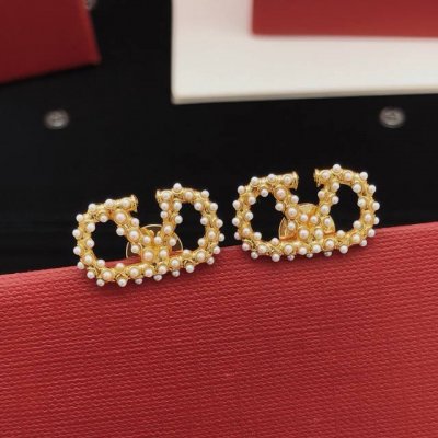 编号Ved0278 Valenti*O最新款V字镶钻耳钉 一致Zp黄铜材质