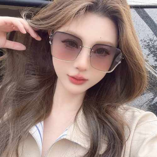 Dior时尚无框太阳镜镜片 顶级奢侈品 高品质[亲亲] 气质非凡 女士开车墨镜[爱情] 型号：Cd95810