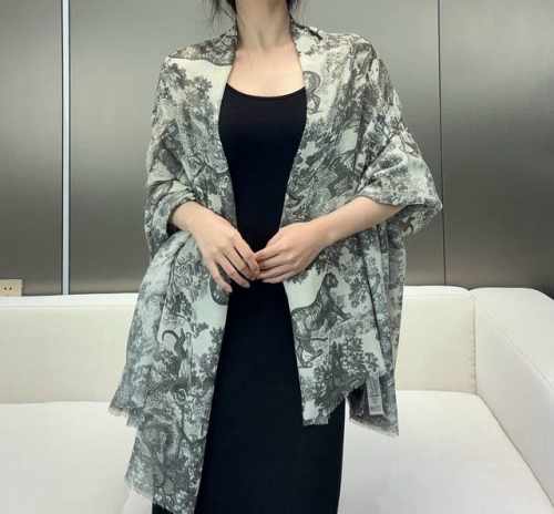 190 Dior新款伊如动物丛林丝羊绒围巾长款披肩！纯粹的高级和时髦感！太有品味了！！ 好看死了，质感有腔调！！Dior招牌的动物元素高端丝绒正反双配色印染的围