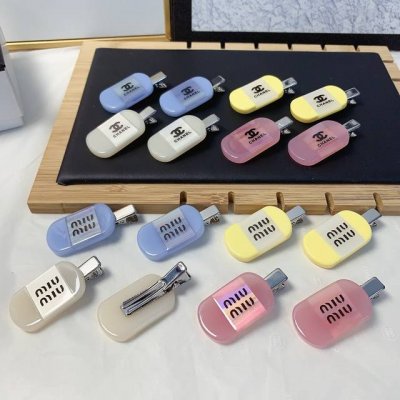 chanel小香 miumiu缪缪 醋酸Logo边夹刘海夹压夹日常精致小单品 气质百搭小仙女必入单品 宝藏款 闭眼入推荐款 一对