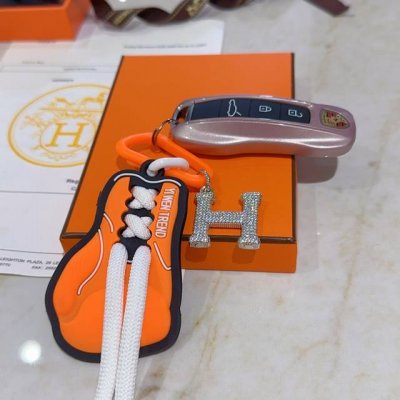 新款Hermes爱马仕钥匙扣钥匙扣加厚版 铂金版。高级精工版 众多网红同款 爱马仕挂饰钥匙扣太考验师傅的手艺了 要确保每个细节都到位不简单 高端定制 男女同款