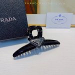 prada普拉达 Prada抓夹 三角牌Logo抓夹 气质百搭小仙女必入单品 宝藏款 闭眼入推荐款 单个配发箍盒