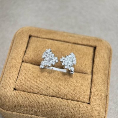 a4741 中古系列Vintage 烟花 拉丝 开口戒指 绽放指尖的复古 浪漫每一次佩戴 都是一次与时光的对话 精致而生动 仿佛正在悄然绽放 经过精心雕刻 流露