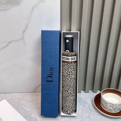 p70 Dior（迪奥）2025夏季新款 Led灯全自动折叠晴雨伞 黑色涂层防晒有效阻隔紫外线99%，Upf>50 所以能起到伞下体感降温的效果！ 有效隔热，高