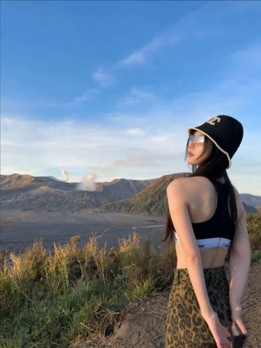 火爆全网的时髦小单品香奈儿25C渔夫帽来啦 百搭的颜色+小羊皮Logo 真的太有质感了 重点戴起来超级好看 超级显脸小 名媛法式风 四季可戴可折叠收纳