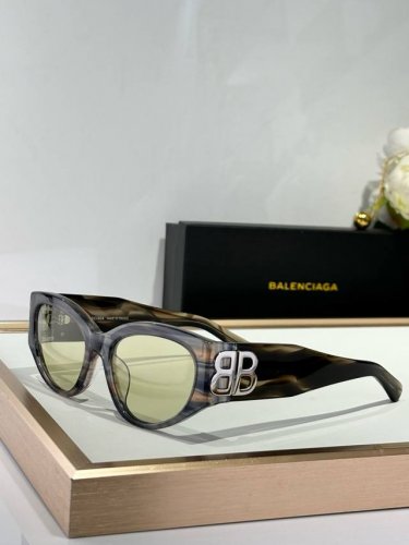 Balenciag* model Bb0324Sk size 55口19-135