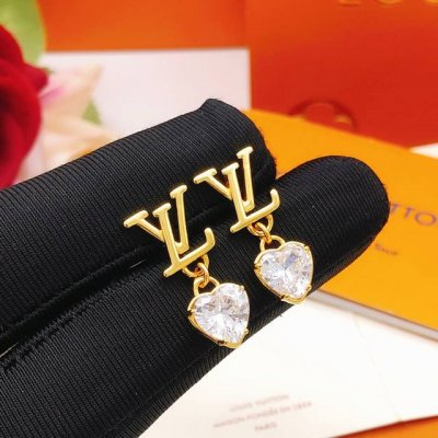 编号Led0274 Lv*最新款爱心耳钉 一致Zp黄铜材质