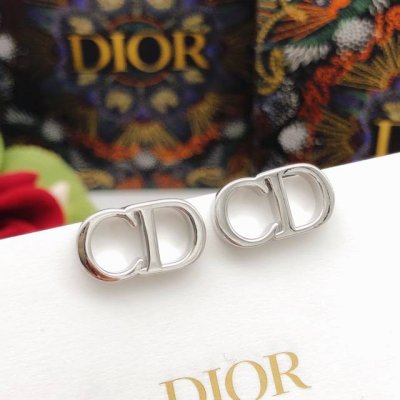编号Ded0551 Dio*最新款银色Cd光面迷你耳钉 一致Z批黄铜材质