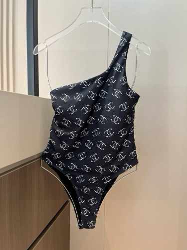 Chanel 香奈儿连体泳衣 适合多种场景的游泳衣♀海边 游泳池 温泉 水上乐园 漂流都可以内搭也完全可以 连体设计遮肉显高挑 腹部有点肉肉也不影响咱美美的 背