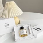 原单品质 Byredo 2新香试香 喧嚣闹市 从刷到这支新香之后一直对官方香调表抱有期待，终于得空去专柜试了一下，据说是Byredo出的第一支带琥珀调性的香水
