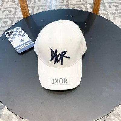 Dior迪奥 Dior官网同步新款发布 D家棒球帽 整个帽子质感超级好 上头效果很Nice 萝莉御姐都可出众 超级火爆
