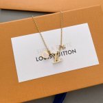 Lv绿七夕粉爱心项链 路易威登项链七夕限定太爱啦 心动造型 心动暗语 灵巧心形描摹爱的怦然时刻 以礼示爱只因有你爱心图案击中你的少女心实在是神仙颜值 甜度爆表
