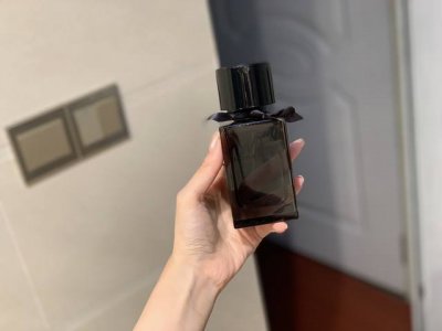 专柜品质 My Burberry 靛蓝先生香水 木质馥奇香调中的精品 整体味道偏中性 淡淡的 干净清澈自然的感觉 Ml