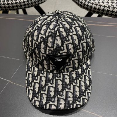 Dior 迪奥 新款原单棒球帽， 1:1开模订制，原版绸缎布料+头层牛皮，纯棉内里，轻盈透气！质量超赞，基础头围56，贴片可调节。