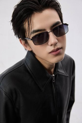 Gucci 男款炫彩飞行员偏光太阳镜 材质：高清尼龙加厚卡槽高清偏光镜片 无边框镜架颜型号：G51806