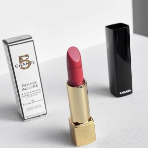 专柜品质 n5 191色号玫瑰蜜桃香奈儿限定新品日常素颜显白~ 没人能拒绝的了香奈儿 没有 更别说这次的圣诞限量款了 香奈儿炫亮魅力唇膏5号系列灵感来自5号香水