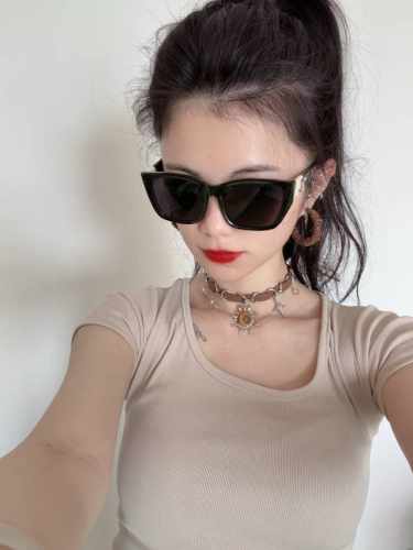 Chanel大框太阳镜墨镜 经典的方框设计，不挑脸型，无论搭配大衣还是连衣裙都非常显气质偏光镜片预防紫外线 型号：Ch1311