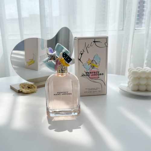 高端品质 马克莫杰完美小姐100Mlmarcjacobs香氛家族，再增一位玩趣十足和充满惊喜的新成员Perfect Asl Am玩美如我。清新明快愉悦芳香，现代
