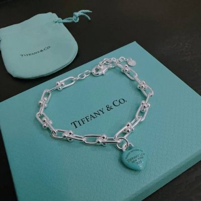 正品新款蒂芙尼手链 Tiffny&Co. 专柜精工银版本 明星同款 复古做旧风 原版复刻 纯手工打造潮流时尚必备 男女均可佩戴 情侣款同款 摇滚朋克银风格 潮流