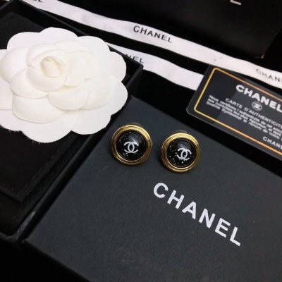 Chanel香奈儿 耳钉 新款 小香耳环热销款 市面最高版本！专柜1:1款式开模 专柜原版、香奈儿耳钉女神必备 超级显脸瘦