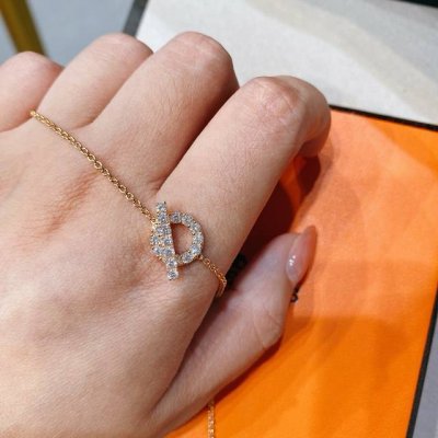 Finesse手链、美到爆炸闪到爆炸 Zp旧版虽然涨到了7070澳币但是克拉数还是不错的0.54卡、Butbutbut！！！ Q的造型，我喜欢称它小Q哈哈，我