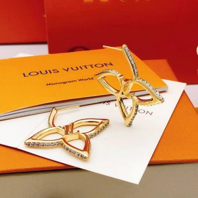 编号Led0333 Lv*最新款梅花镶钻耳钉 一致Z批黄铜材质