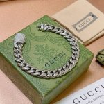 最新出炉土豪版手链 独家高品质 Gucci古驰手链最新款的经典款 精致无论款式 质感 都是绝对的顶尖Feel 只要看一眼就懂了 超 Nice 搭配衣服最佳的选择