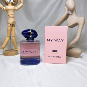 高品质/130 阿玛尼我的方式馥郁版浓香水90Ml 是一款明亮的白花香水 前调:橙花、苦橙 中调：晚香玉净油，印度晚香玉 后调：来自喀里多尼亚的檀香， 来自马达