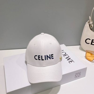 赛琳Celing～新款上架 今年每款帽子都想拥有设计轻易休闲时髦又带高级感 超好搭配 帽型不用多说 绝对好看！ 赶快Get秀场同款吧