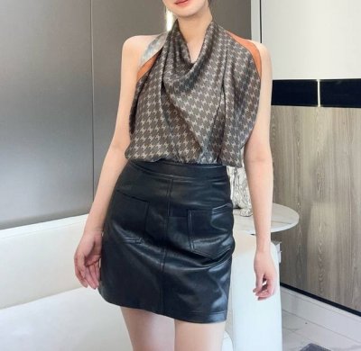 真丝上新 惊艳！披着围着都美的~让人过目不忘！！ Celine这款出来的效果真的，一秒美晕！！太有设计感了，高级的丝巾，太美了太美了！怎么会有这么好看的花色啊天