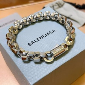 任带不退色不氧化 原单货新品 巴黎世家手链Balenciaga手链专柜一致巴黎世家手链 男士火爆款出货 设计独特 前卫 男士必备！