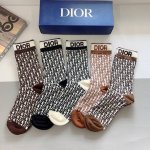 配包装 一盒5双 Dior 迪奥 新款小腿长筒袜子！纯棉高版本面料，火爆ｄ图案，专柜同步长筒袜子，大牌出街，潮人必备超好搭配