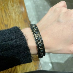 新款新款香奈儿双C链条手镯超重工Bling Bling，颜色搭配得非常好高级感 女神气质高端 黄铜材质不过敏不褪色。一比一精美工艺，经典至极的魅物，性价比高 必