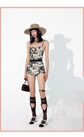Chanel新款连体泳衣 女神级别适合多种场景的游泳衣♀海边 游泳池 温泉 水上乐园 漂流都可以内搭外穿也完全可以 面料：透气舒适。速干弹性的游泳衣更加帖肤易清