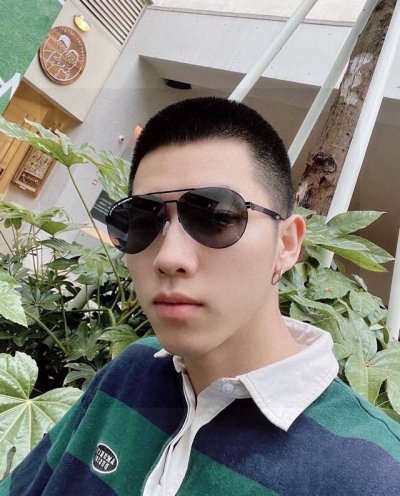 保时捷 高品质男士偏光太阳镜 材质：高清尼龙镜片、超轻超有弹性镜腿.戴上超轻，不压鼻，入手超赞 编号：8140