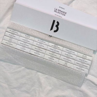 专柜品质 这款限定礼盒是极简风的代表，性冷淡风的包装。超喜欢这种香水小样可以放在小包包里面收纳携带很方便，包装很精致，很适合作为礼品送礼哦～