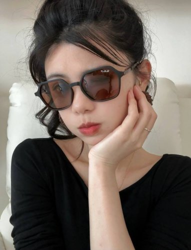 官方同步 品牌:雷朋经典男女士玻璃太阳镜 材质 美国宝丽来高清防爆钢化玻璃镜片 型号 Rb5894