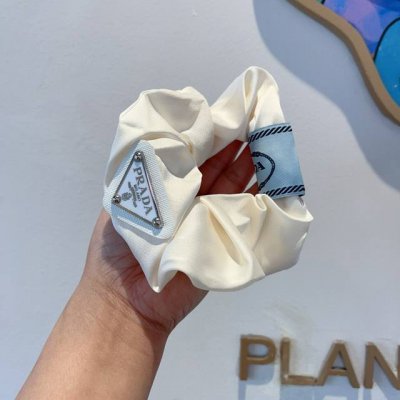 配包装 prada 普拉达 进口大肠圈 倒三角铁标皮筋 真丝缎面名媛发绳头绳百搭款 细节全部实拍 特制面料非常显质感