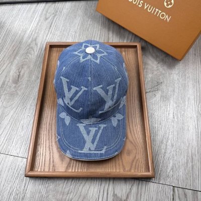 ￥70。L家。提花款【超A品质】最新款！时尚潮流，高端做工！每一个帽子都是用心之作！牛津材质！头层牛皮！配盒子、防尘袋！非一般的品质，细节也很重要。真皮帽钉，真