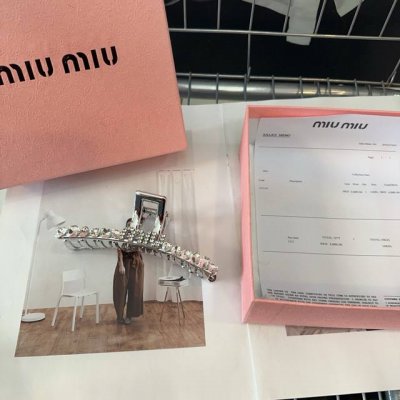 配包装盒 Miumiu新款抓夹，超闪水钻！简单优雅，值得入手！