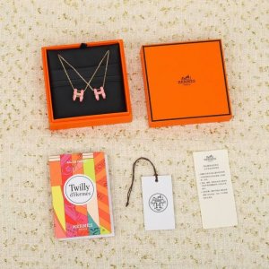 金色 香槟金色 银色 我们出品 大号，Zp3900 ，独家发售，代购版本 Herme*爱马仕珐琅弧形H项链，专柜在售3千现货2017版的把原来的钢铁丝项圈换成了