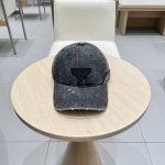 Prada 普拉达高品质牛仔布倒三角棒球帽 洗水牛仔色，秀场同款，面料柔软舒适 百搭休闲款，闭眼入！