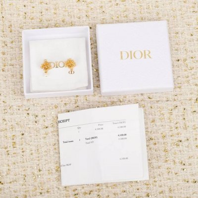 我们出品 Zp5330 量大咨询客Fu Dor花朵Cd珍珠耳环 25年Chardons早春款 时隔多年再次重现的复古金系列强烈推荐 超美 怎么搭配怎么好看一致致
