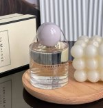 专柜品质 玉兰疏影 祖玛珑玉兰香水 这支香是对几年前很受欢迎的Star Magnolia 星木兰的复刻 很适合现在微风疏兩的早春天气 玉兰绵云般的白色花香中被调
