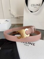 赛琳 Celine女士皮带，小牛皮质感搭配独特凯旋门扣，颜色粉红色 宽2.4Cm 低调中暗藏奢华，轻松点亮穿搭 。手工缝制