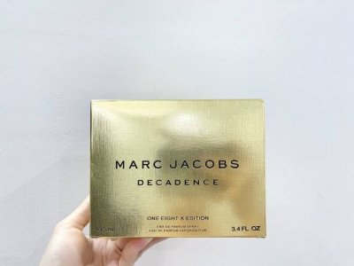 专柜品质 马克莫杰包包金色雏菊100Ml价格p上调Marc Jacobs 莫杰 Decadence One Eight 18K奢迷小手袋女士香水100Ml香调